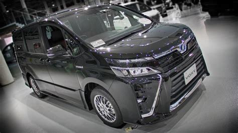 Toyota Voxy Hybrid Zs Zs Youtube