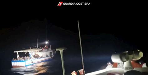 Lampedusa 211 Migranti Soccorsi Da Guardia Costiera