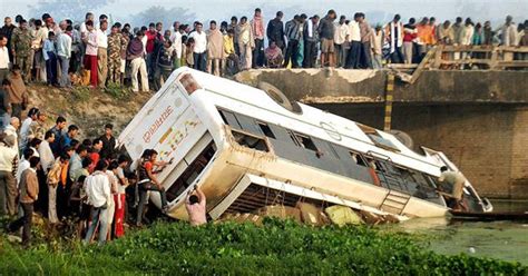 G1 Acidente de ônibus na Índia deixa mais de 30 mortos notícias em