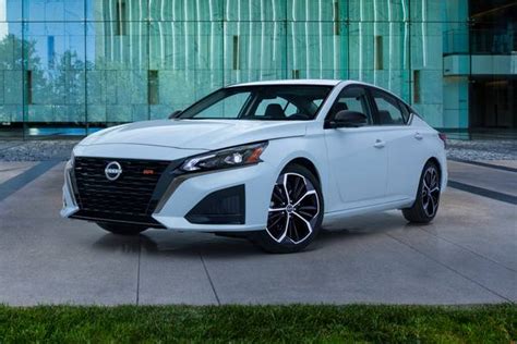 Nissan Altima Coupe 2022 White