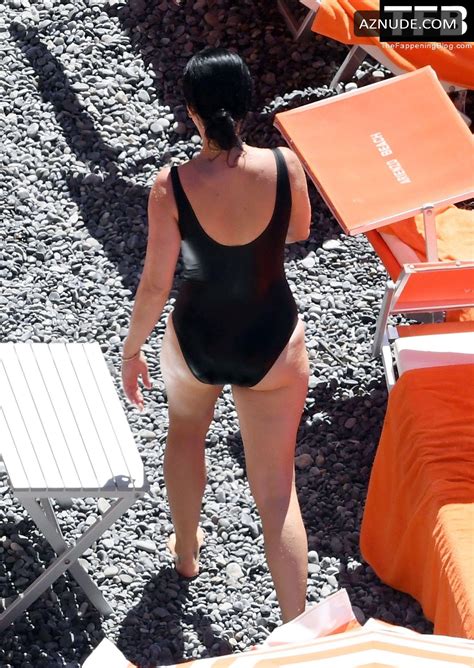 Katy Perry Sexy Seen Flaunting Her Hot Figure Wearing A One Piece Swimsuit At The Beach In