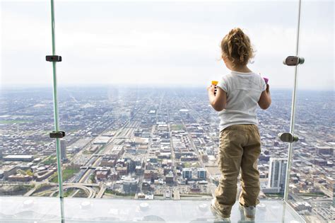 Willis Tower Skydeck: Chicago Skyline Tours & Stunning Views