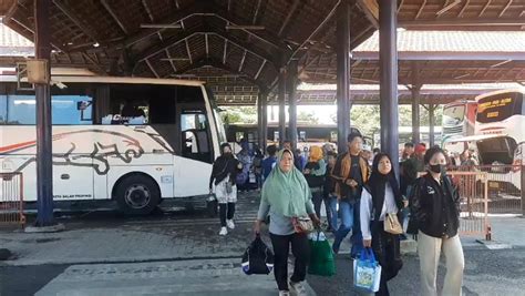 Penumpang Arus Balik Di Terminal Purabaya Mulai Meningkat