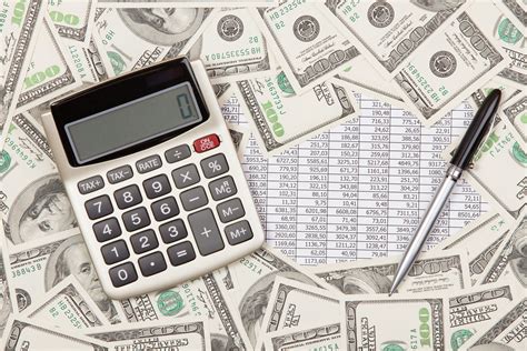 Nine Tips from Experts to Help You Navigate the eCommerce Tax