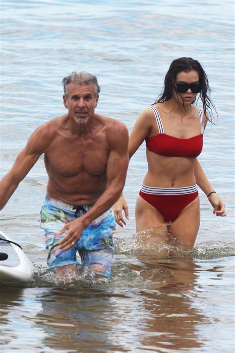 Hailee Steinfeld In Bikini Paddle Boarding On Christmas Day In Hawaii