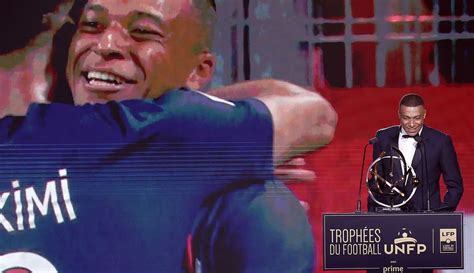 Foto Akhiri Karier Di PSG Dengan Manis Kylian Mbappe Sabet