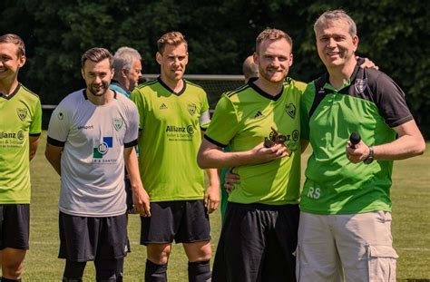 Fußball SpVgg Weil im Schönbuch verabschiedet Christoph Dettinger