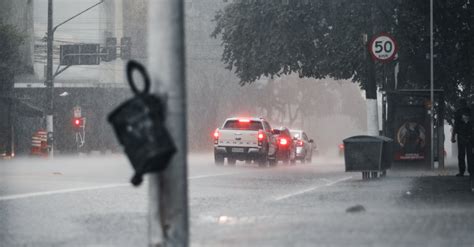 Downpour in City · Free Stock Photo
