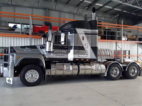 Aussie Mack Valueliner Antique And Classic Mack Trucks General