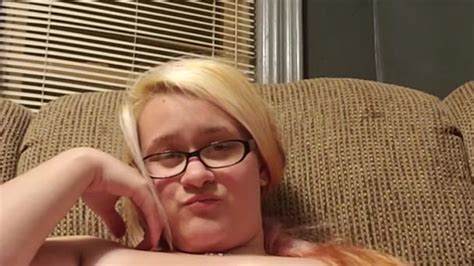 Blonde brinca a buceta Vídeo de sexo grátis RedTube