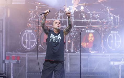 Pantera Joined Onstage By Randy Blythe And Dimebag S Girlfriend Rita