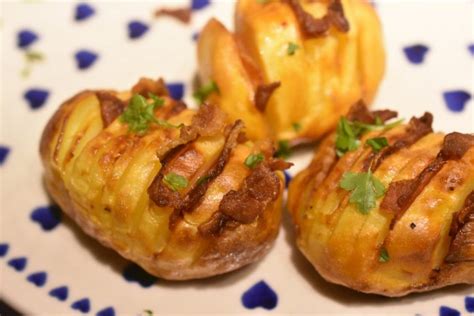 Hasselback Kartofler Opskrift Med Bacon Nogetiovnen Dk