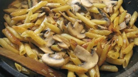 Nudel Champignon Pfanne Mit Kr Uterschmand Rezept Frag Mutti