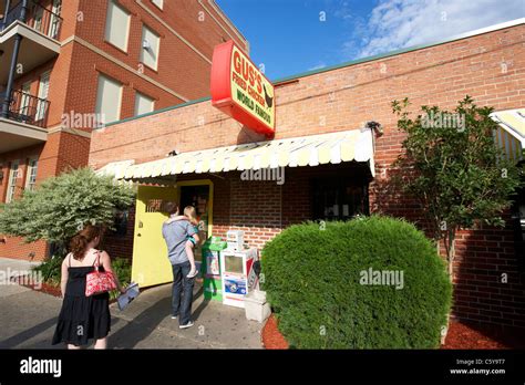Guss Fried Chicken Memphis Hi Res Stock Photography And Images Alamy