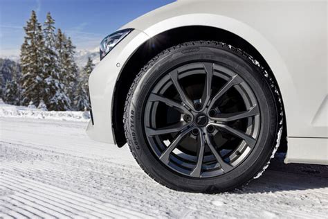 Goodyear Lance Son Nouveau Pneu Hiver UltraGrip Performance 3