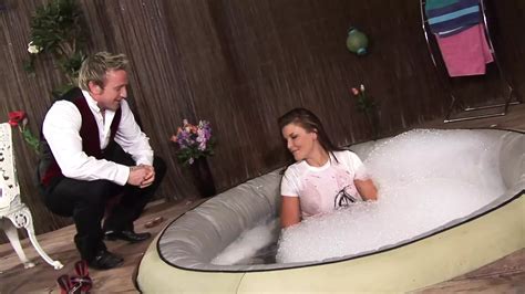 Elle Brooks A Slut With Huge Breasts Gets Her Pussy Blowjob Blowjob