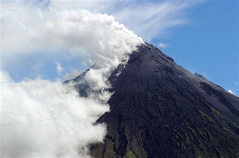 Philippines Vacuations Autour D Un Volcan En Pr Vision De Son Ruption