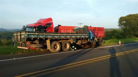 Colis O Lateral Entre Caminh Es Deixa Dois Feridos Na Marechal Rondon