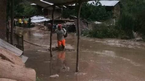 Lluvias R O Se Desborda E Ingresa A Viviendas En Pataz