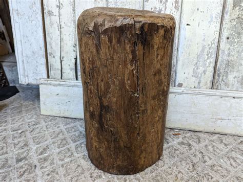 M1746 A Beautiful Wooden Rustic Tree Stump Stool Decor Item