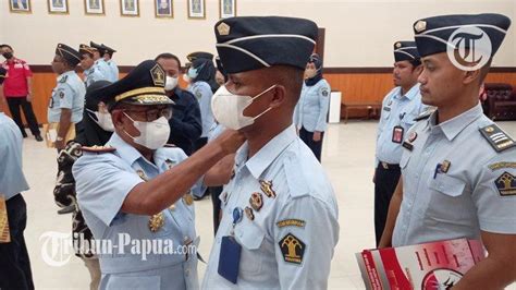 Pesan Kakanwil Kemenkumham Papua Di Upacara Kenaikan Pangkat Harus