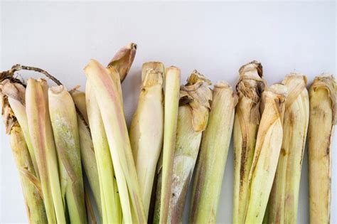 Premium Photo Fresh Lemongrass Leaf Isolated On White Background