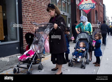 Hasidic jews in Williamsburg. Brooklyn. New York Stock Photo: 57521546 ...