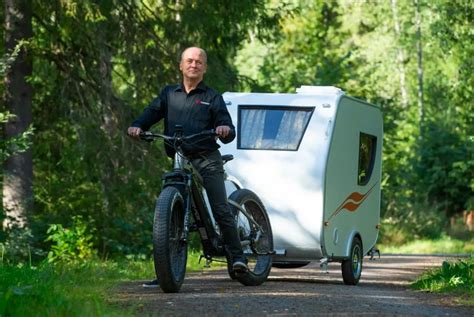 Solar-powered electric bike camper includes bedroom and dinette