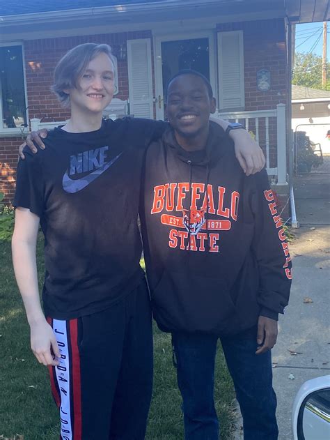 We’ve been friends on Xbox for 10 years. Today we finally met : r/pics