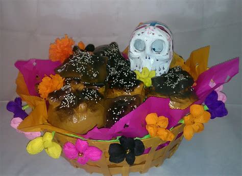 canasta de pan de muertos en cartón Dia de muertos Pan de muerto