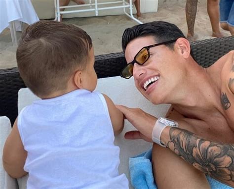 Mientras muchos se mortifican James Rodríguez se divierte de lo lindo