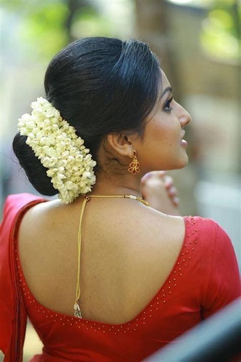 Low Bun With Saree Kenjutaku