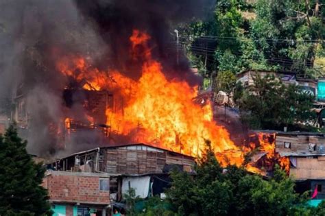 Hombre Le Prendi Fuego A Su Casa Porque Su Esposa Lo Encerr Para Que