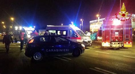 Inversione Di Marcia Fatale Tir Contro Auto Morti Due Sedicenni E Un