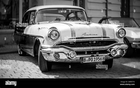 1956 Pontiac Chieftain Hi Res Stock Photography And Images Alamy