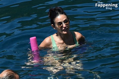 Demi Moore Shows Off Her Amazing Curves In A Green Bikini 55 Photos