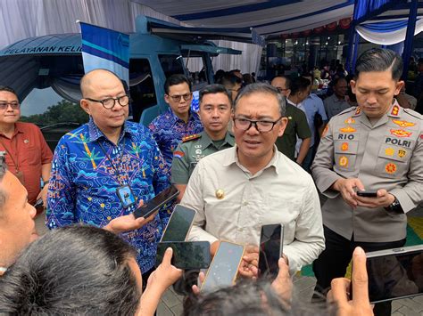 Iwan Setiawan Resmikan Command Center Perumda Air Minum Tirta Kahuripan