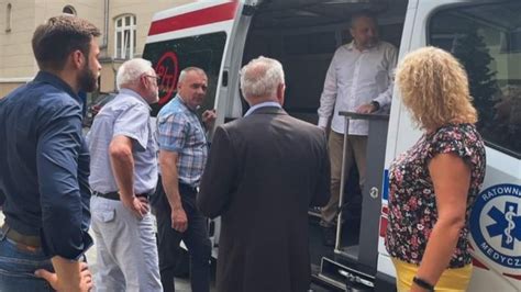 Nowy Ambulans Transportowy Zasili Flot Pojazd W Szpitala