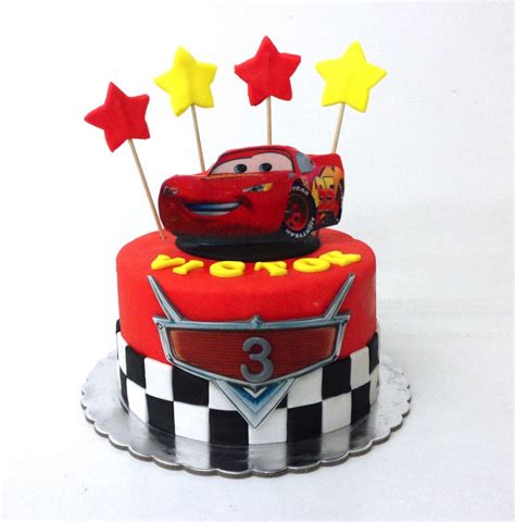 Tarta Fondant Cars Rayo Mcqueen Con Estrellas Amelia Bakery