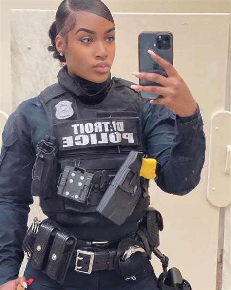 Pin By Prettydollz On C A R E E R Black Police Officer Women Police