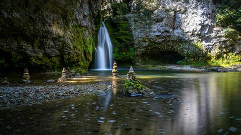 Serene Waterfall Escape - 4K Ultra HD Nature Wallpaper