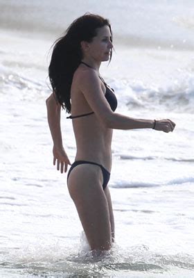 Ex Actriz De Friends Tuvo Problemitas Con Su Bikini Infobae