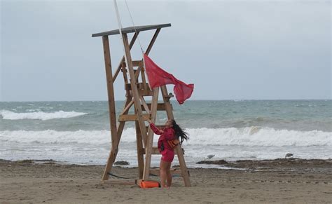 El temporal deja este fin de semana vacías las playas de Castellón El