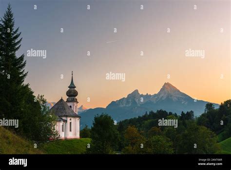 Wallfahrtskirche Maria Gern In Den Bayerischen Alpen Mit Watzmann Am