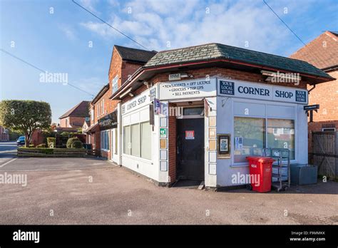 Corner Shop Uk Hi Res Stock Photography And Images Alamy