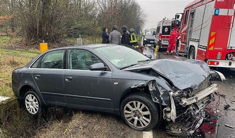 Scontro Frontale Tra Due Auto Feriti I Conducenti