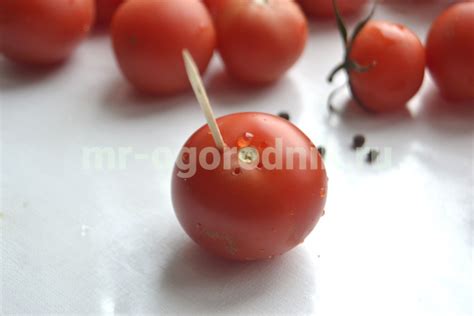 Маринованные помидоры с бархатцами на зиму - рецепт