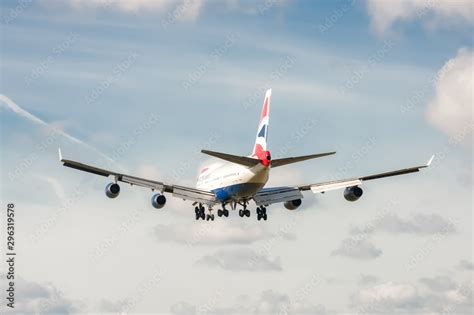 British Airways Boeing 747 on landing approach to London, Heathrow Airport - October 30, 2012 ...