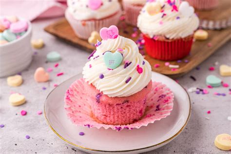 Pink Velvet Cupcakes With Vanilla Buttercream Frosting My Incredible