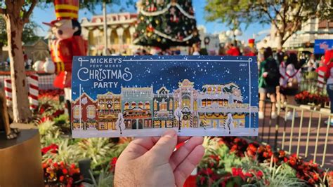 First Look At The Mickey S Very Merry Christmas Party Park Map